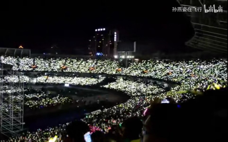 [图]【孙燕姿】克卜勒世界巡回演唱会，万人大合唱