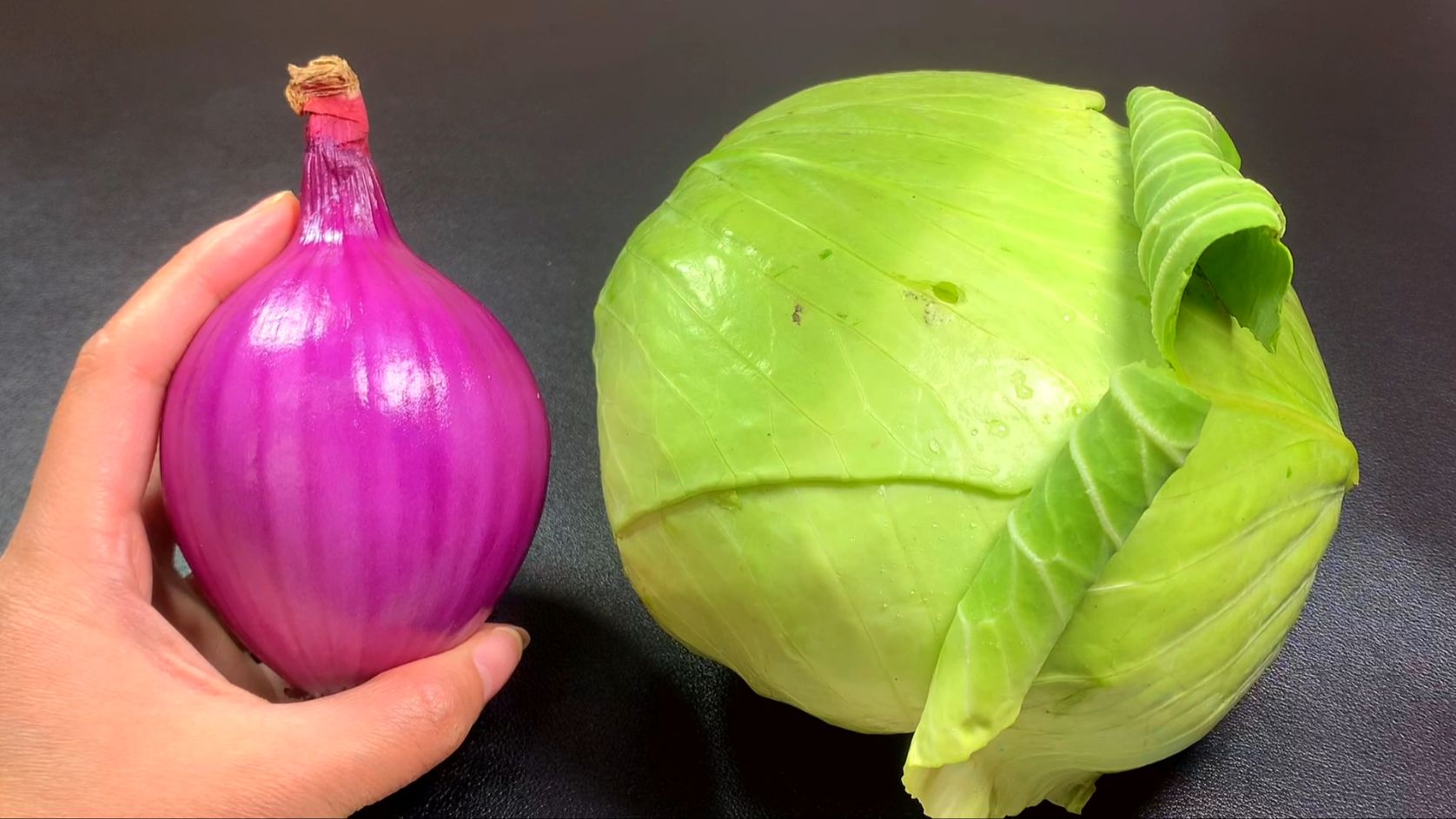 洋葱配包菜真是绝了,分享1个神仙吃法,我家孩子1周吃8次都不腻