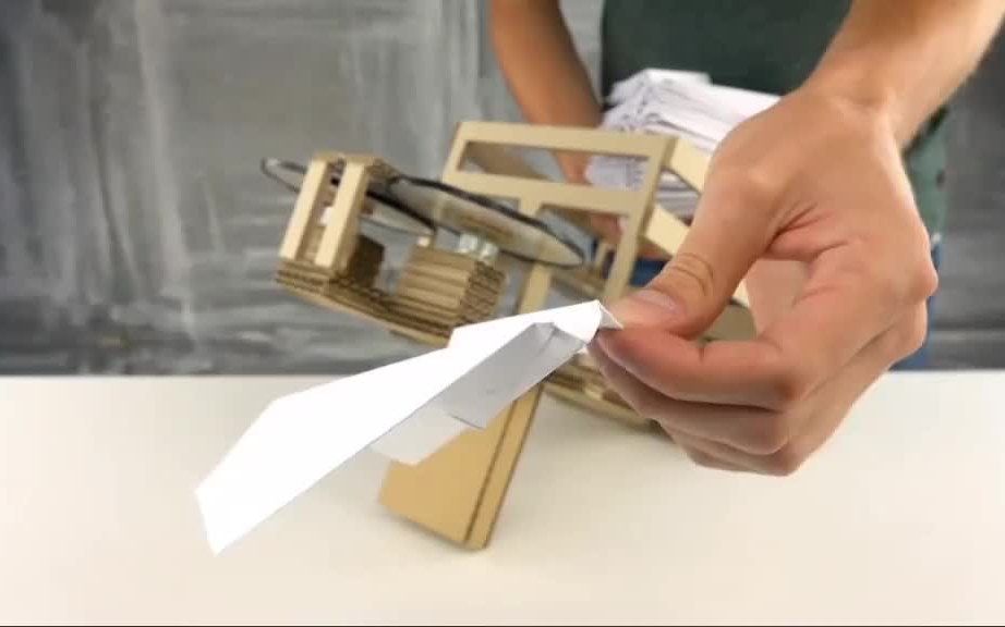 diy纸飞机发射器可以连环发射纸飞机