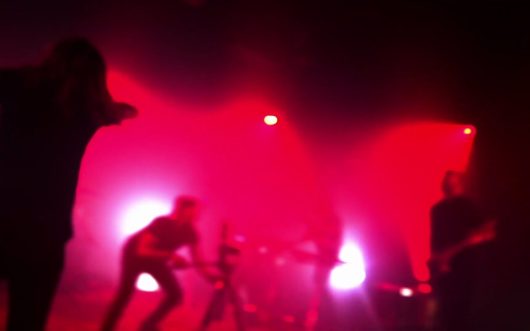 [图]美国后核/金属核Underoath - Breathing in a New Mentality (Live from The Observatory)