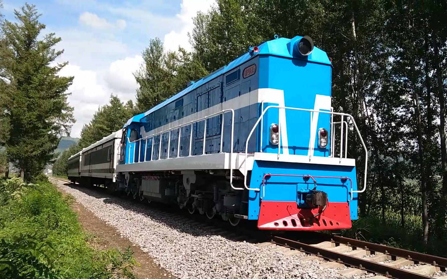 df5 内燃105 中朝国际列车朝方列车(满浦-集安)接近梅集线248公里道口