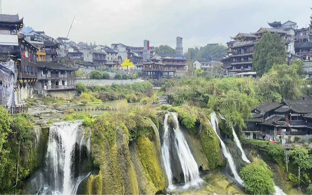 [图]实拍：挂在瀑布上的千年古镇—永顺芙蓉镇