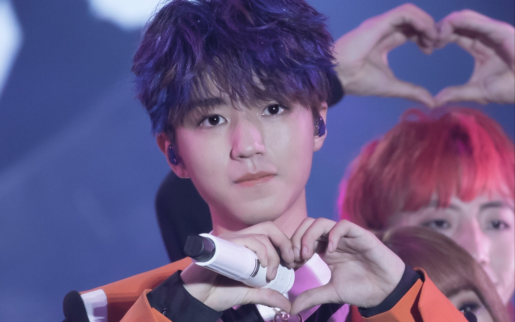 王俊凯五周年演唱会干杯focus