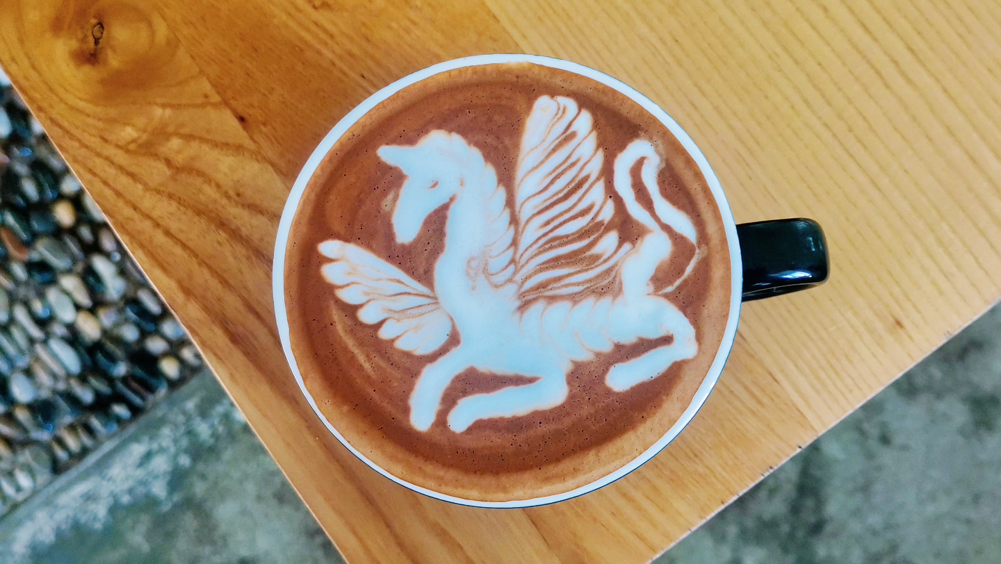 小白咖啡拉花进阶图案:梦幻独角兽,难度的升级也是对技术的考验!