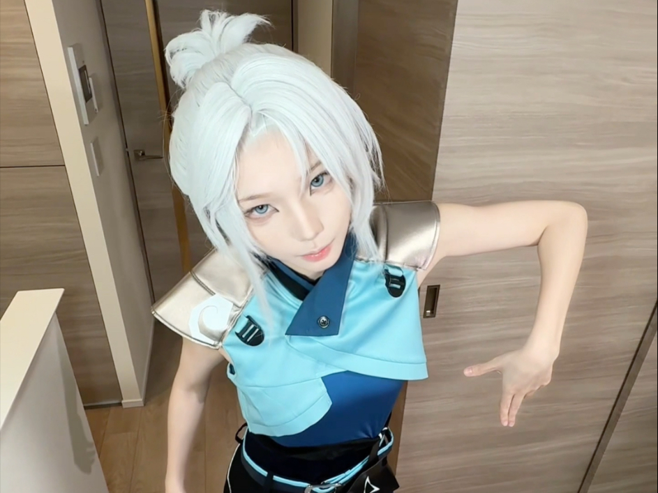 又给自己演爽了