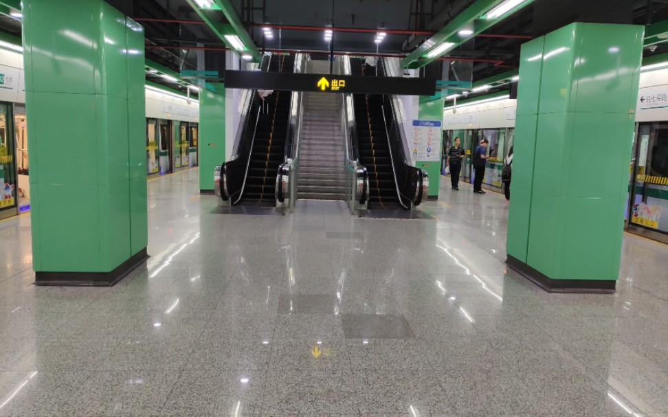 12号线龙华站两种车型进站/出站~ 电机声浪_哔哩哔哩 (゜-゜)つロ