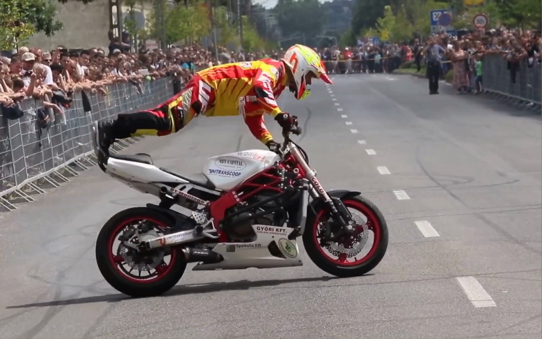 摩托车改装无规则特技表演