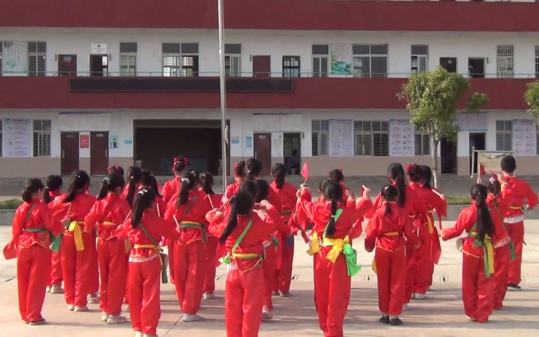 [图]103荆门市沙洋县官垱小学《喜迎二十大童心向未来》少年宫成果展示