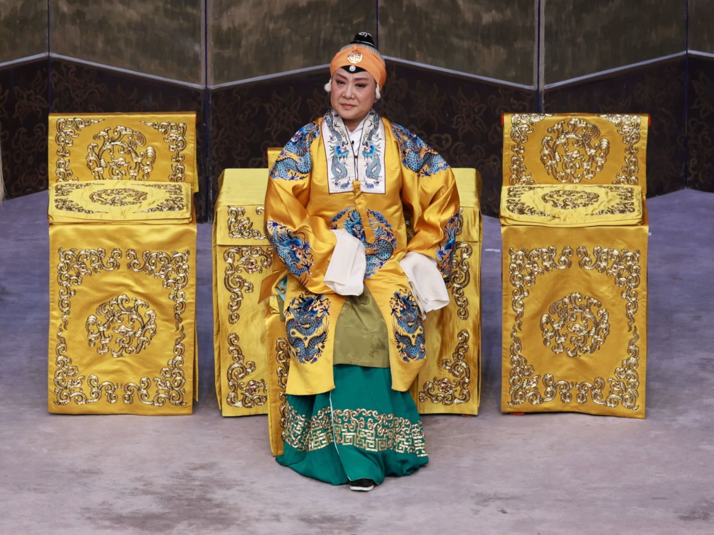 2 百年巨匠 京剧篇 京剧《龙凤呈祥》明星版 吴国太出场~~ 袁慧琴老师