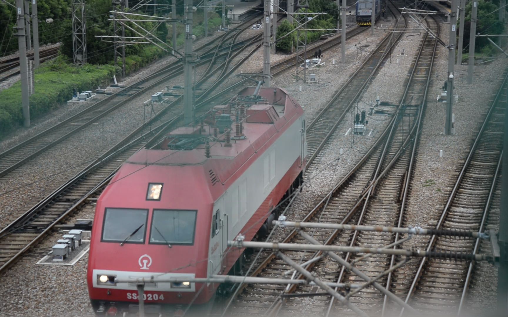 【中国铁路】t132出发机ss9g0204出库折返挂车