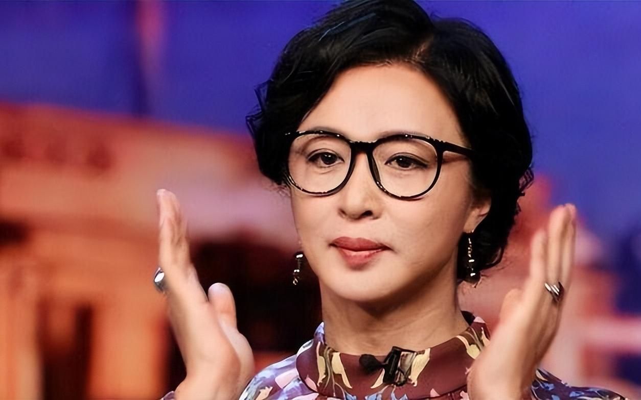 金星吐槽女明星走红毯捂胸口:热巴,杨幂,刘诗诗等上榜