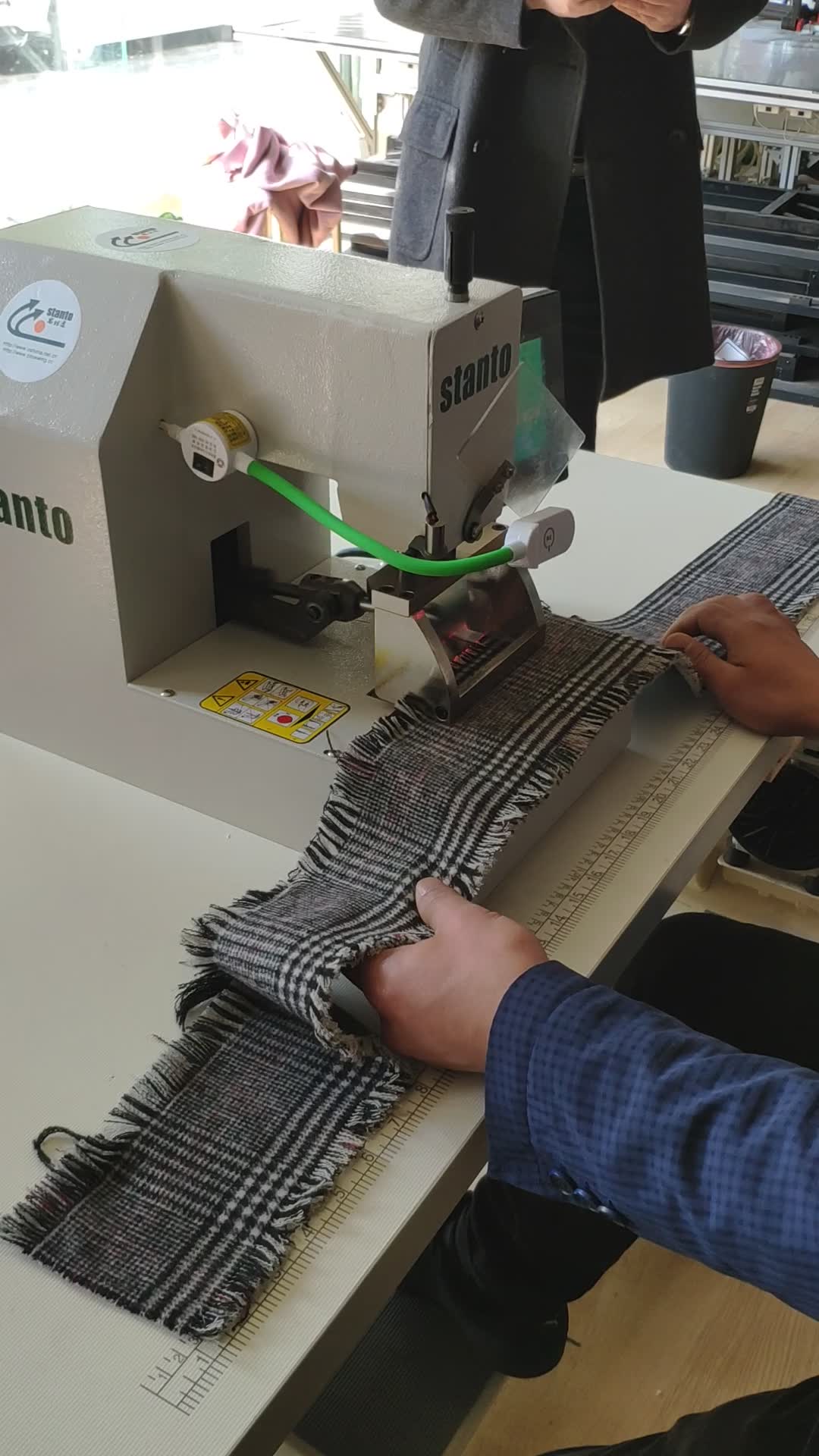 八戒流苏机流苏小型机器流苏机排须机拉条机边条机毛线流苏机毛线流苏