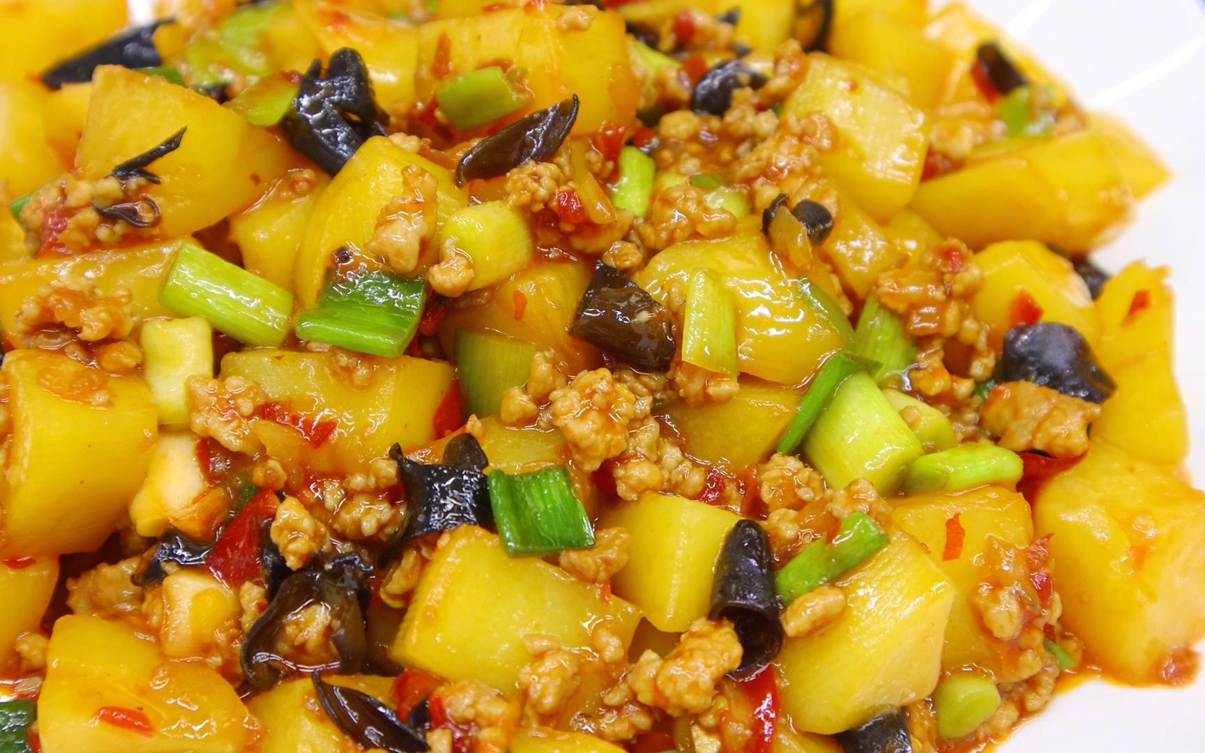 鱼香土豆怎么做?大厨分享一招,红亮诱人,酸甜微辣又下饭