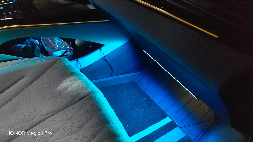 比亚迪海豹加装氛围灯