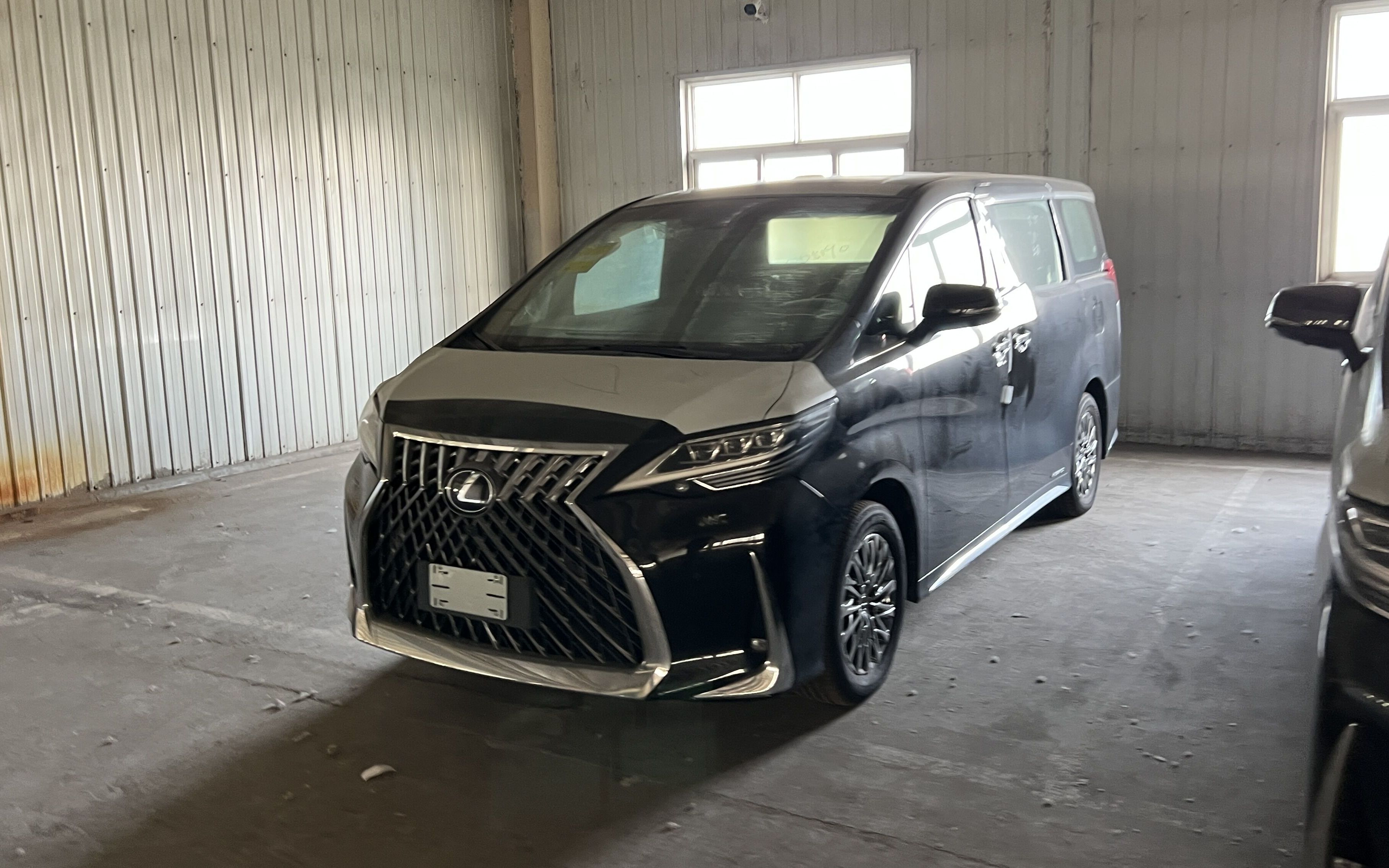 落地170w的雷克萨斯lm300七座版 大家觉得它值吗?