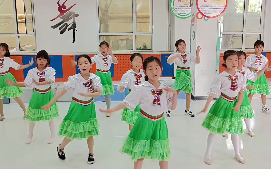 [图]小学低年级童话剧-执着的小乌龟排练MV