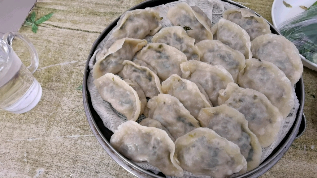 东北刺槐花馅大蒸饺子