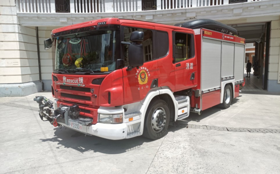 虹口中队02低平施密茨一七压缩空气泡沫车训练归队!