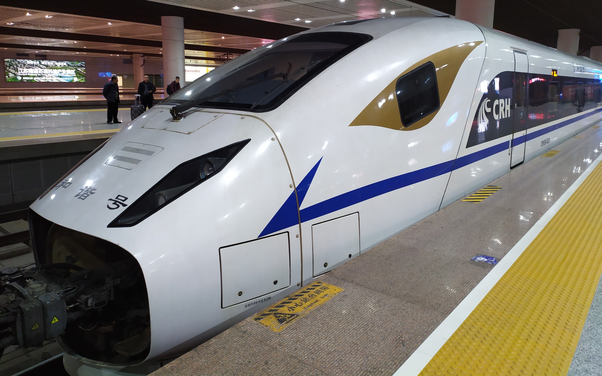 宁镇运转 d635次列车 crh3a重联进站南京南站_哔哩哔哩 (゜-゜)つロ