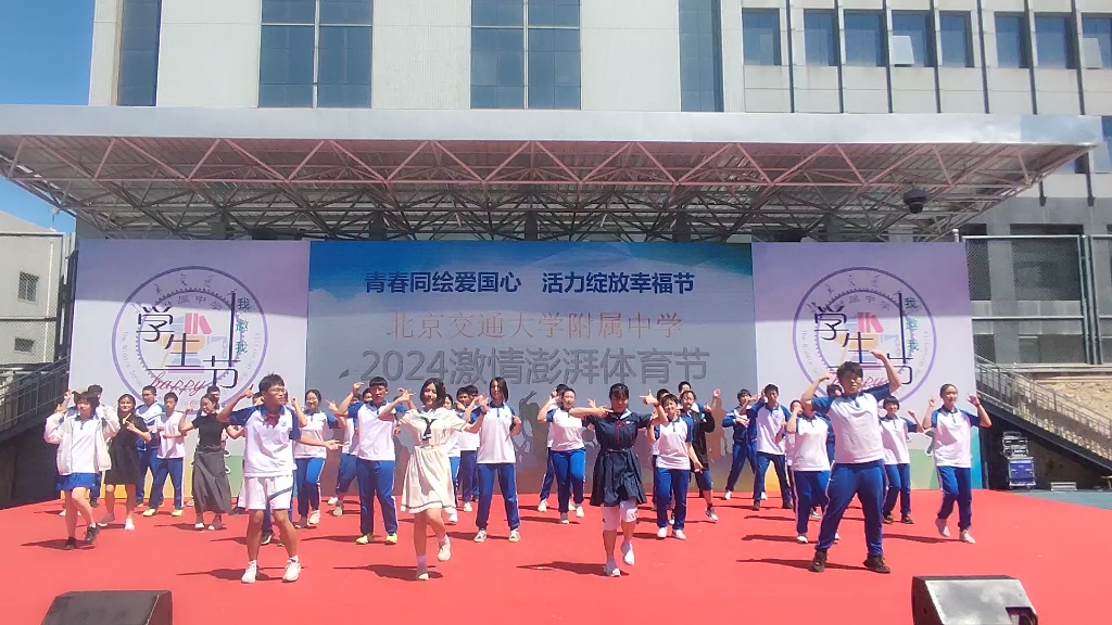 高二二班早期宅舞珍贵录像,这么可爱真是抱歉()(up是领舞最左边的那个