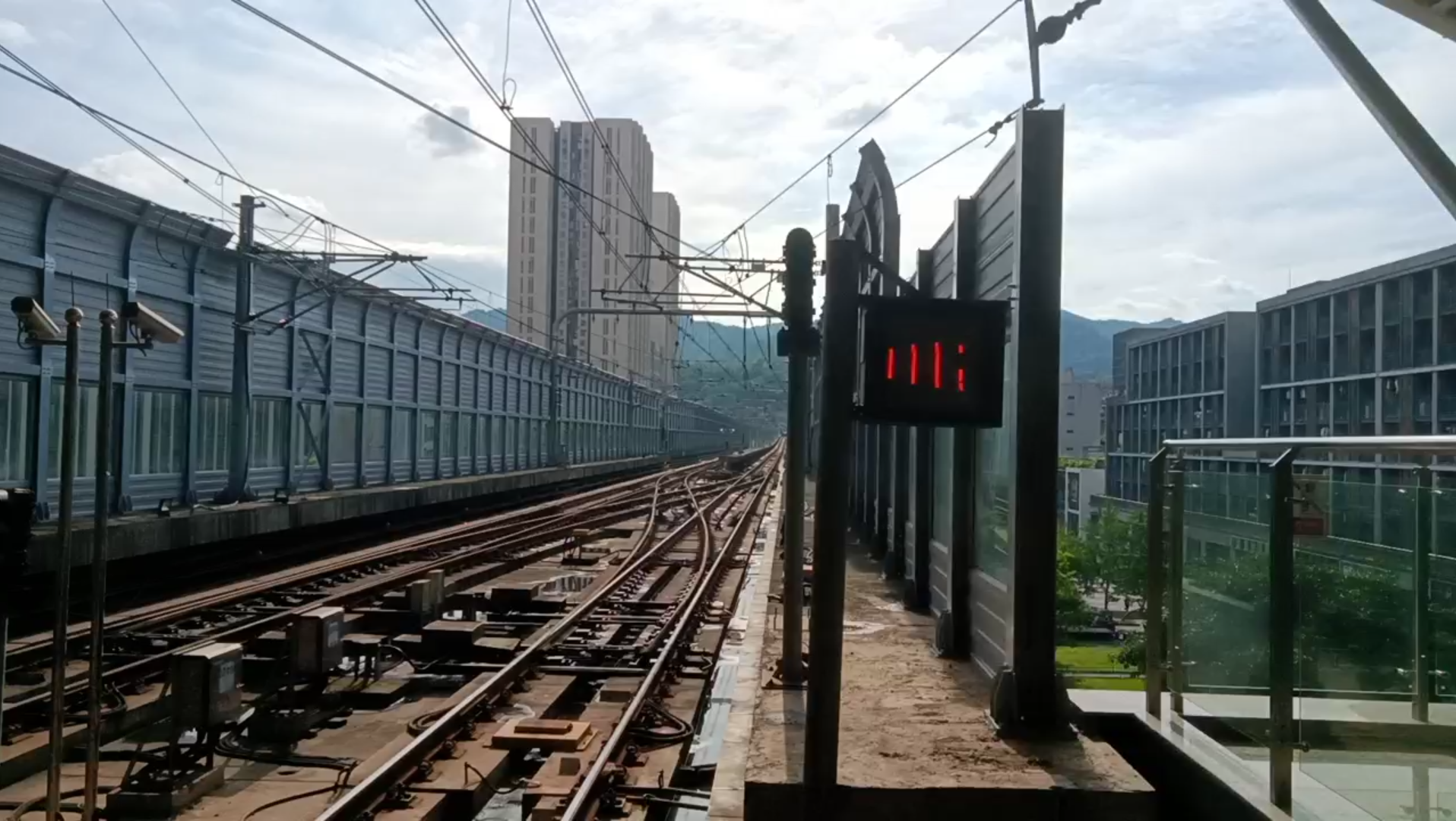 重庆轨道交通1号线出尖顶坡站_哔哩哔哩_bilibili