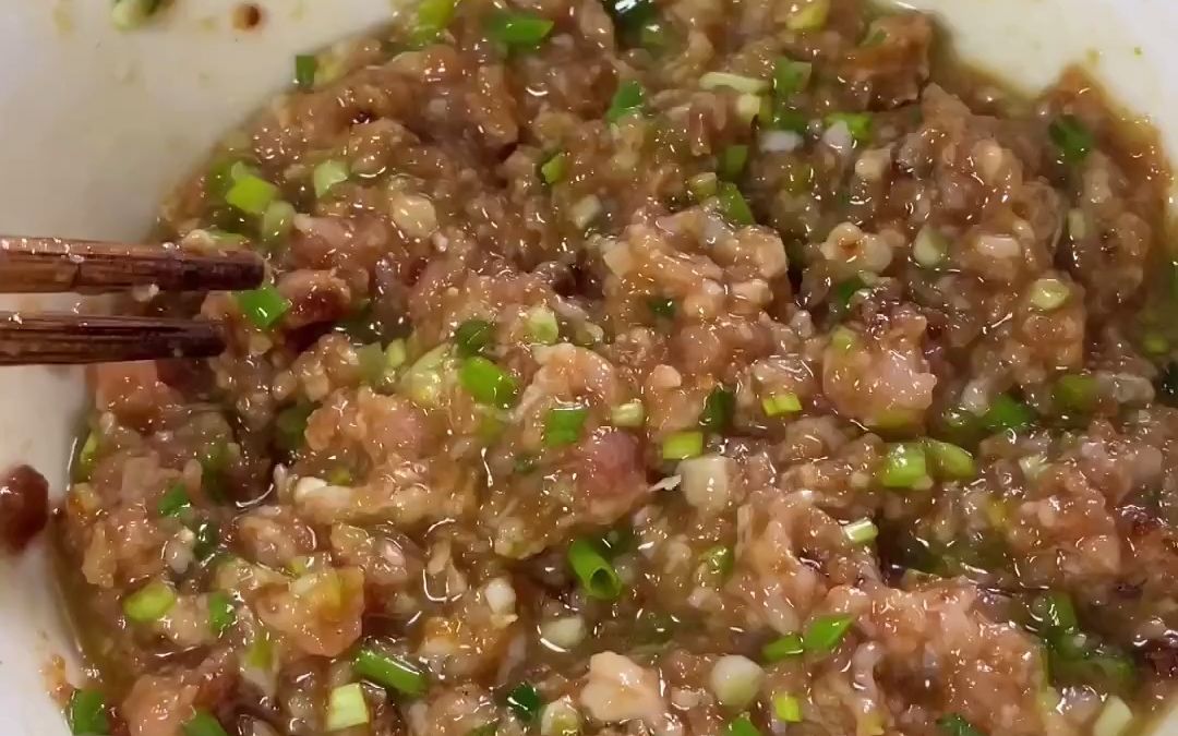 在家也能调出好吃的小笼包馅料.