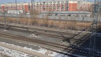 K7108次列车通过龙凤桥