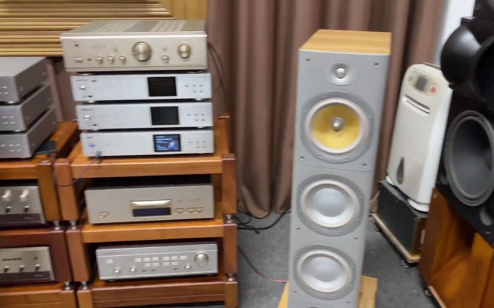 英国宝华落地箱604s3,浅木色漂亮,音色更加动人