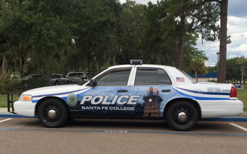 carparking圣达菲学院警车展示
