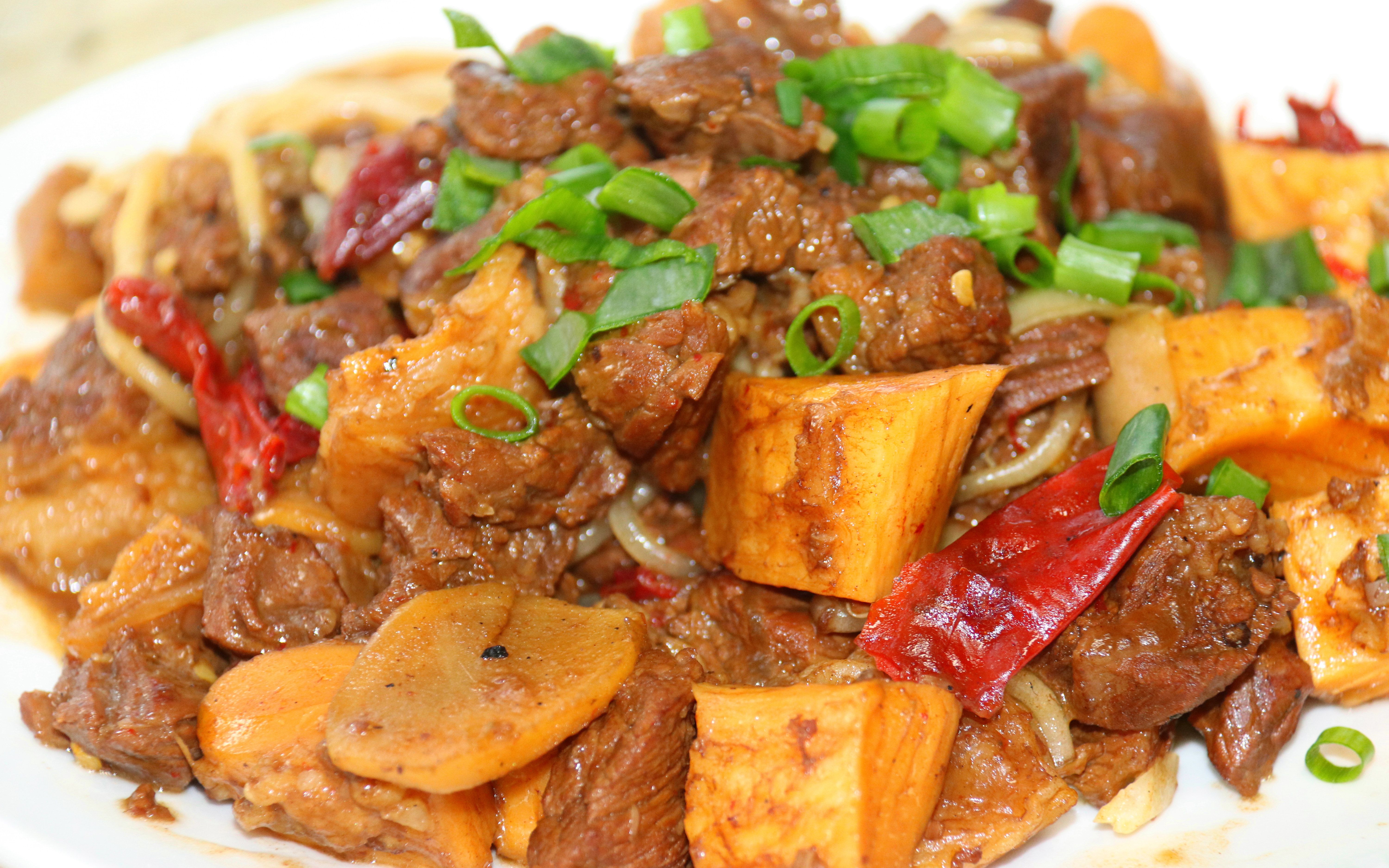 今天买了块好牛腩,做个红烧牛腩吃,香味浓郁,肉还入味