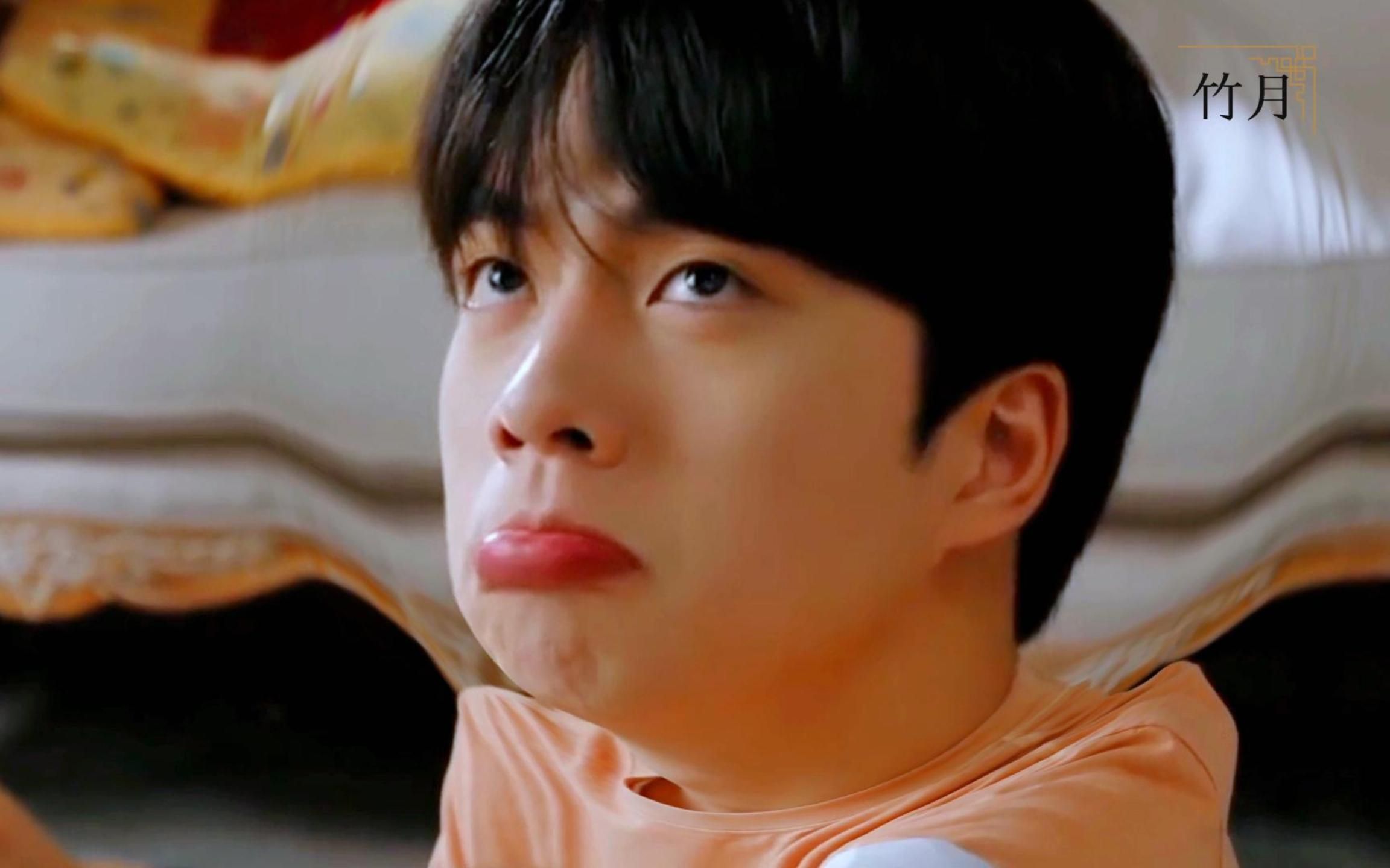 是会咬嘴唇,吃手手的年下小奶狗啊