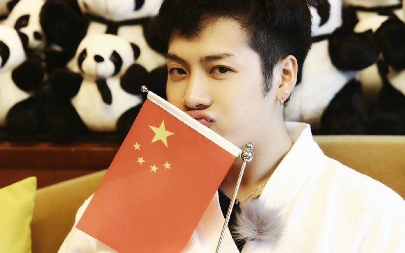 【王嘉尔】击剑运动员直播提到王嘉尔cut