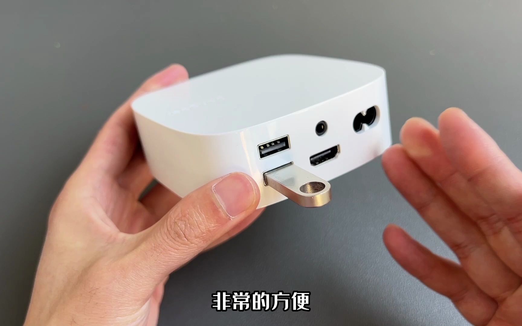 机顶盒背面的USB接口连接优盘,可以当成NAS网络服务器来使用哔哩哔哩bilibili