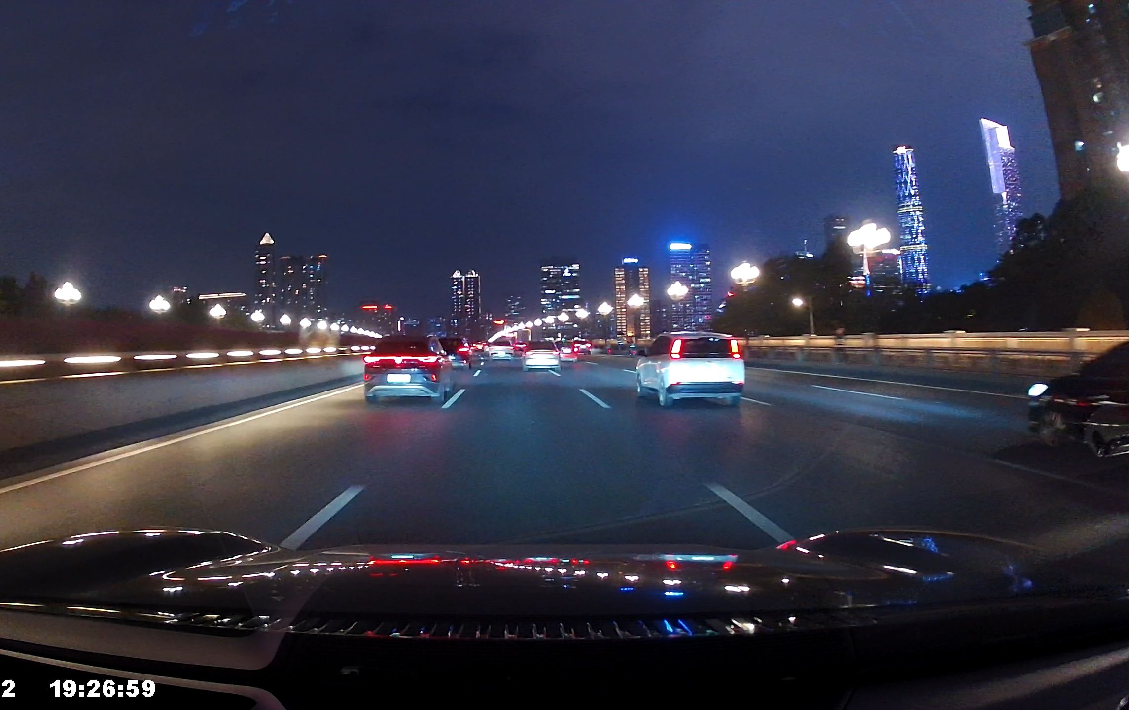 行车记录仪眼中的广州夜景