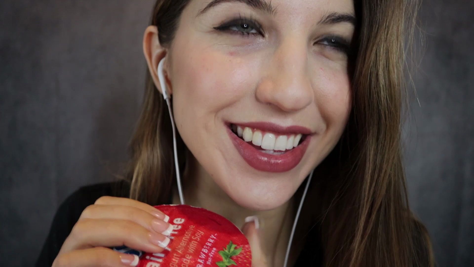 狐狸姐姐frivolousfox的耳语聊天吃酸奶触发音口腔音哄睡觉助眠