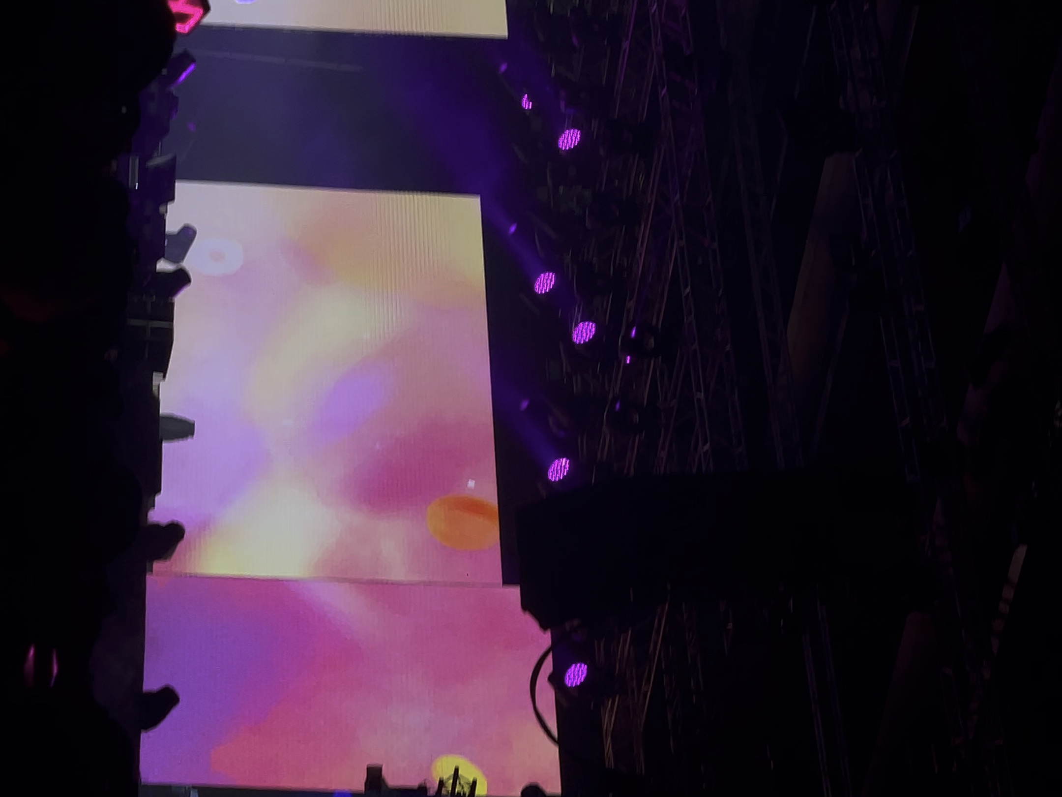 边伯贤8号香港betcha  candy