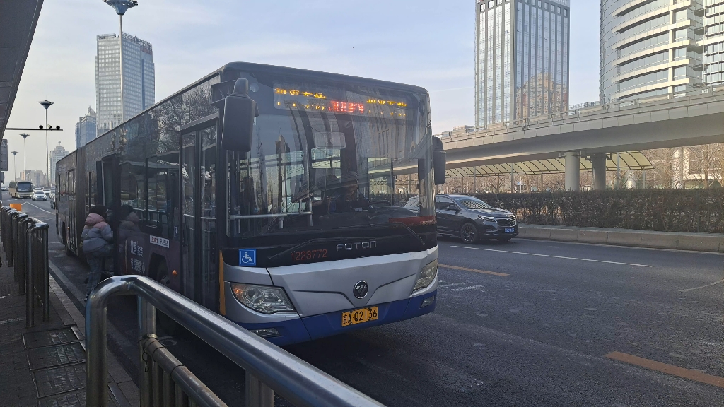 300路内环小福后bj6160c6ccd三元桥南(三环主路站位)