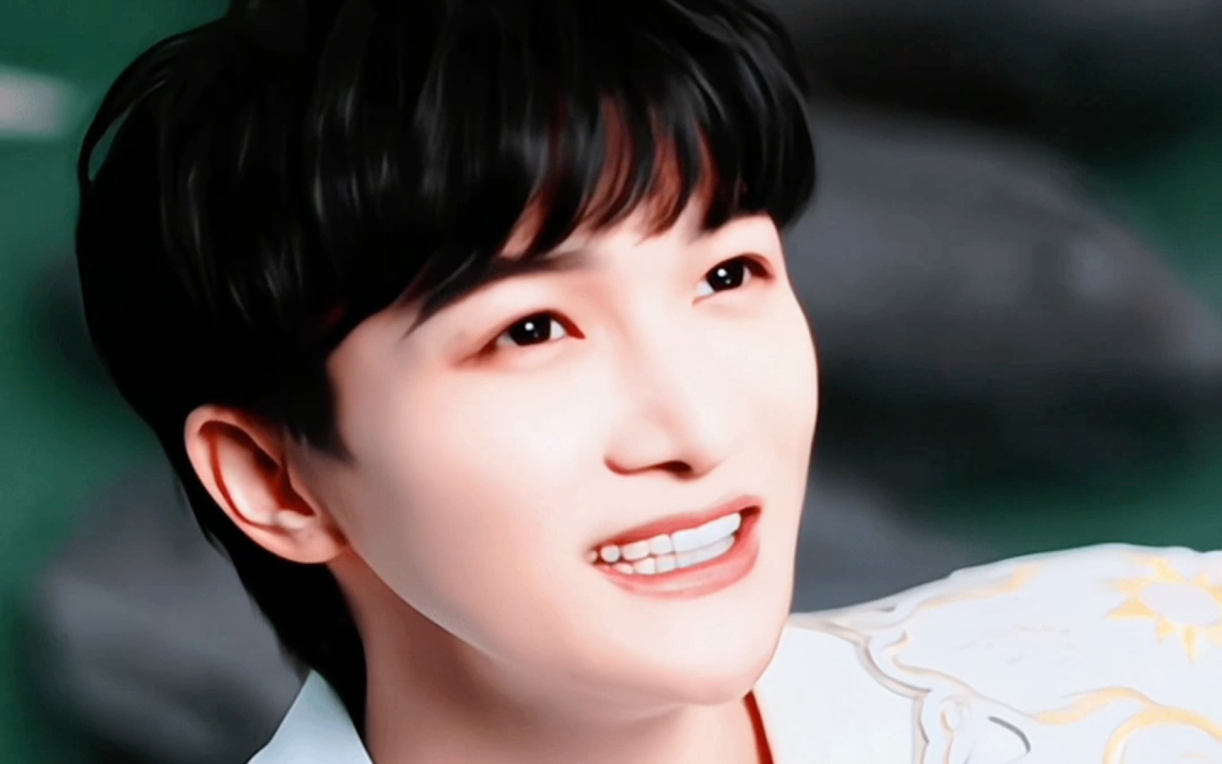 周深-你最大的遗憾就是不能亲吻你自己的脸!