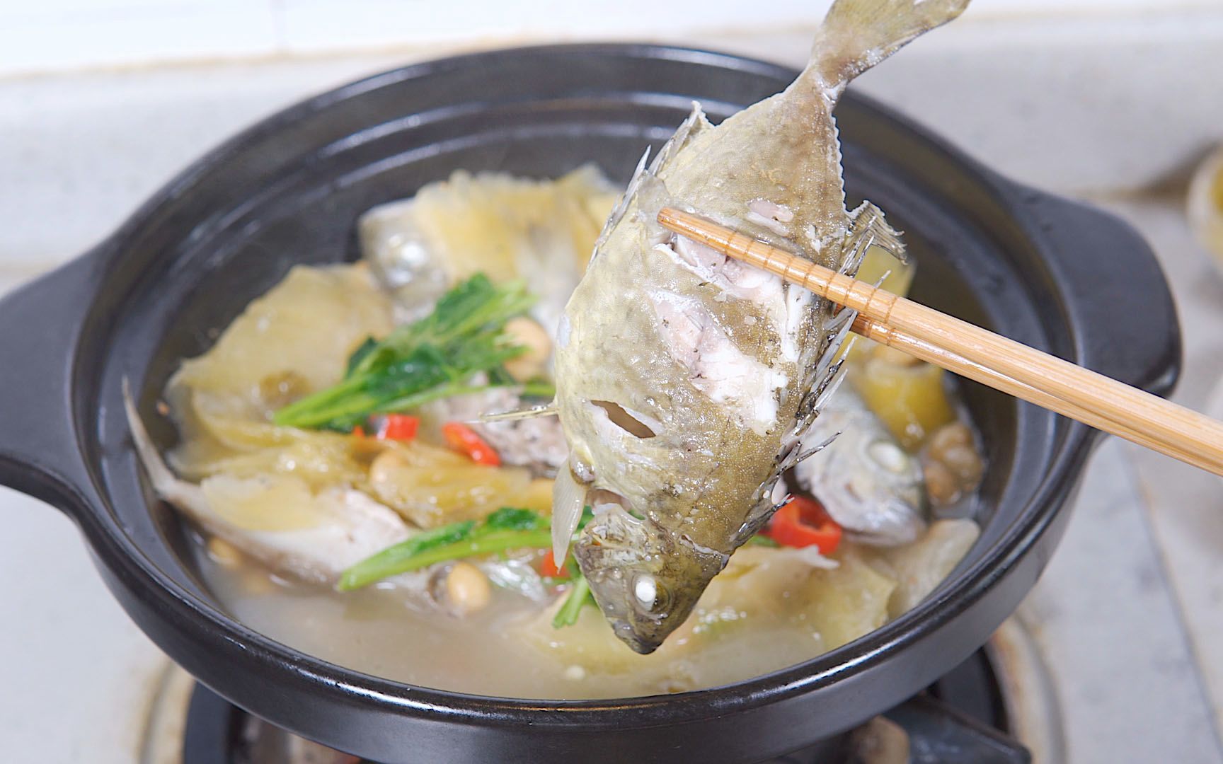 潮汕杂鱼煲,跟海边渔民学的原汁原味做法,鱼肉鲜嫩不腥汤汁鲜甜