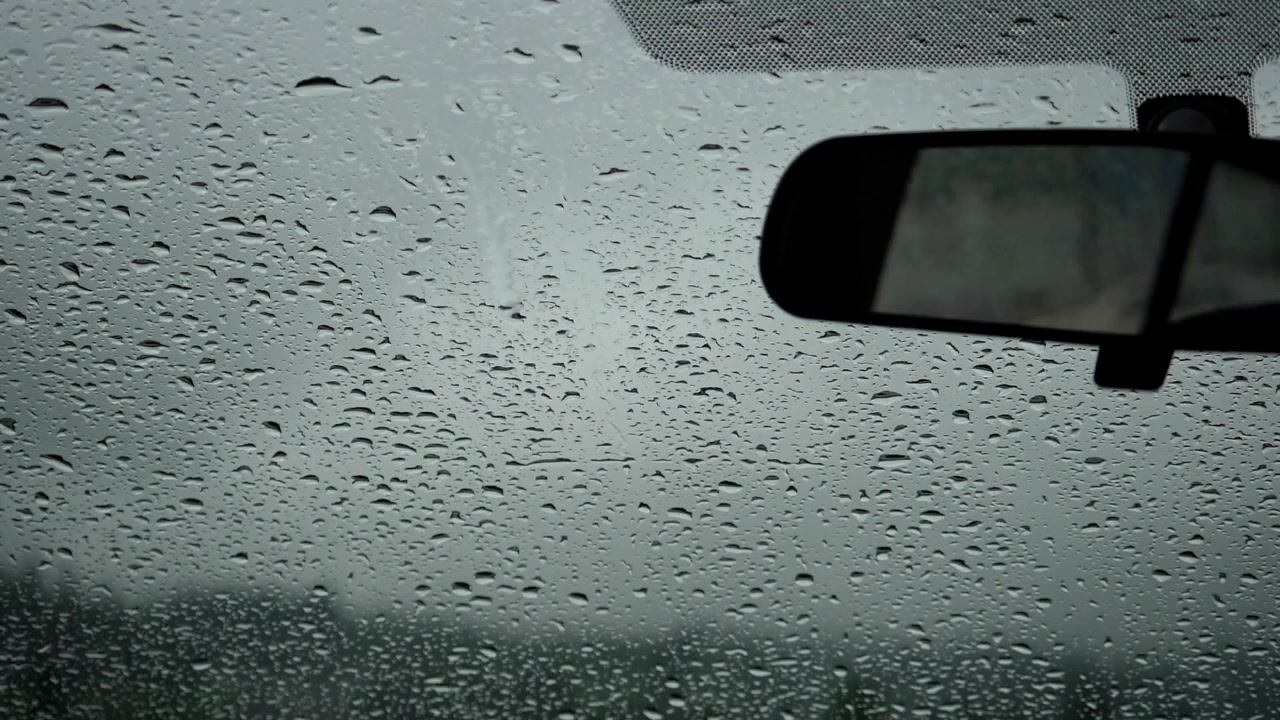 【白噪音】【作业向】【助眠】雨水打落在车玻璃上的声音(注意音量哦)