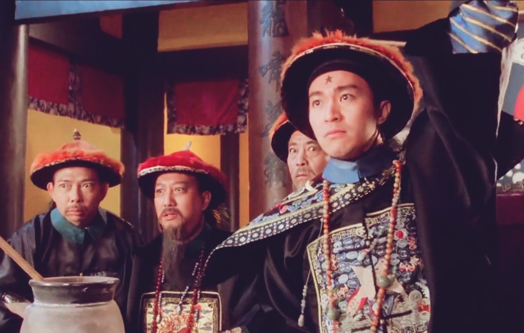 九品芝麻官经典片段:戚秦氏受刑突然临盆,包龙星带百姓主持正义