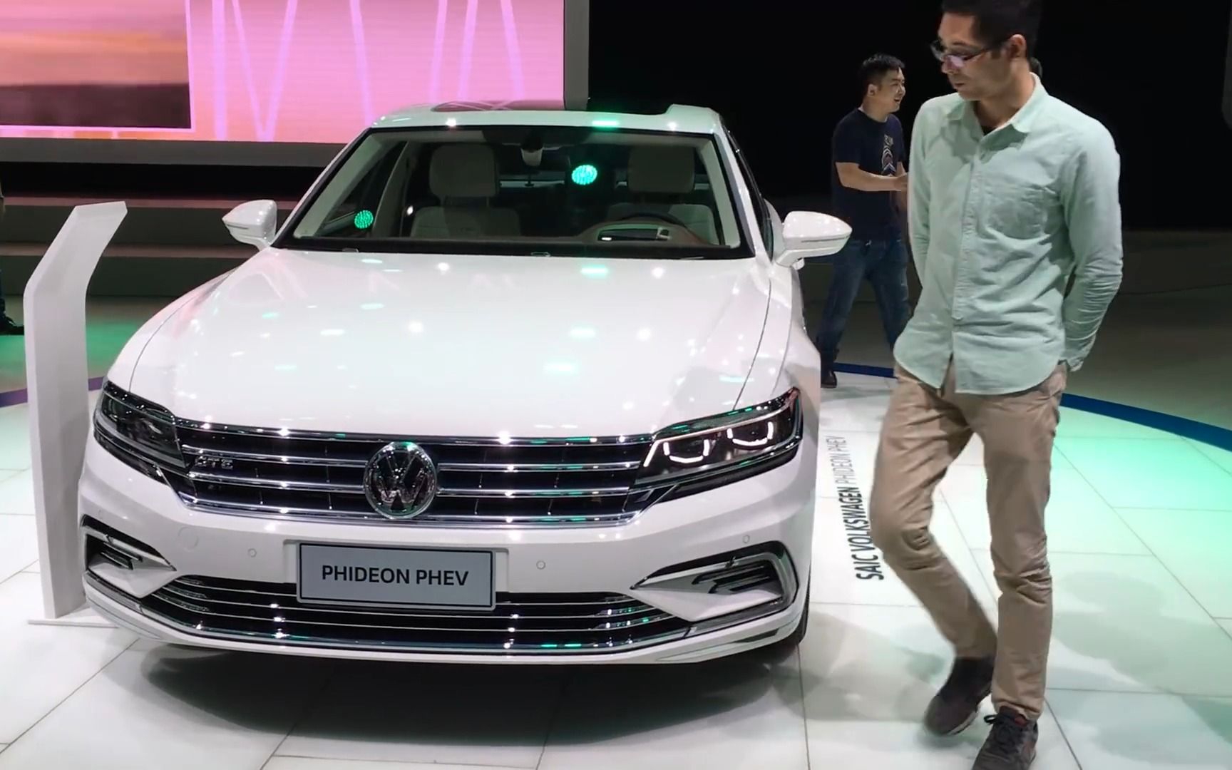 白色辉昂真的帅