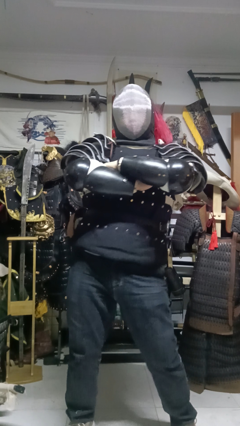 关于板甲衣的腰部灵活度