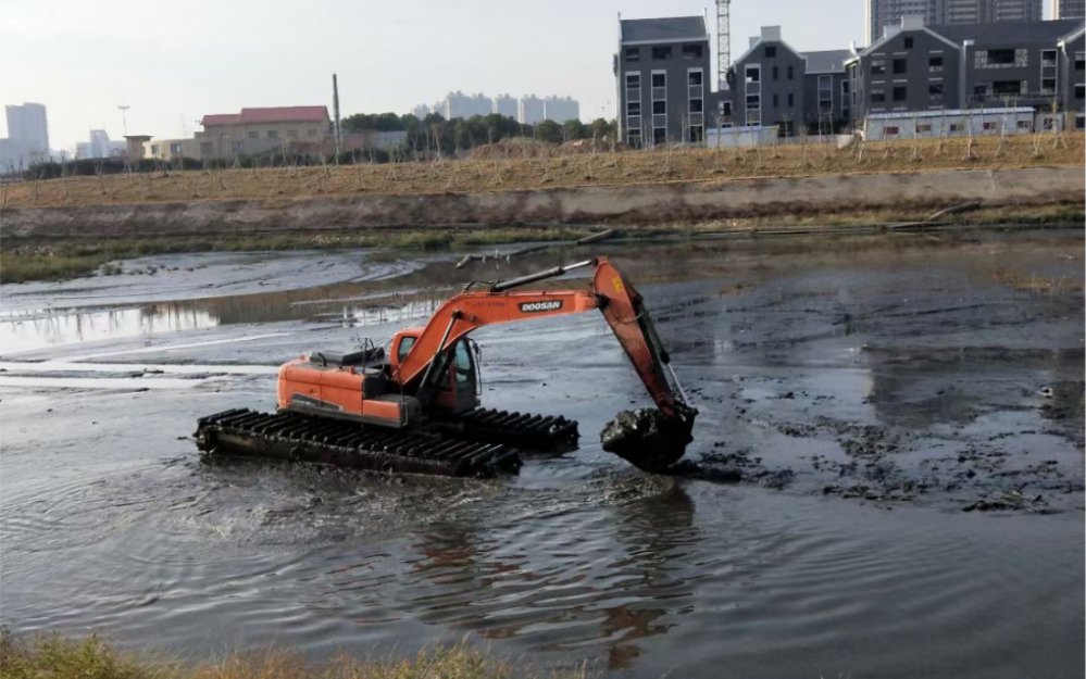 上海水上挖机出租图片