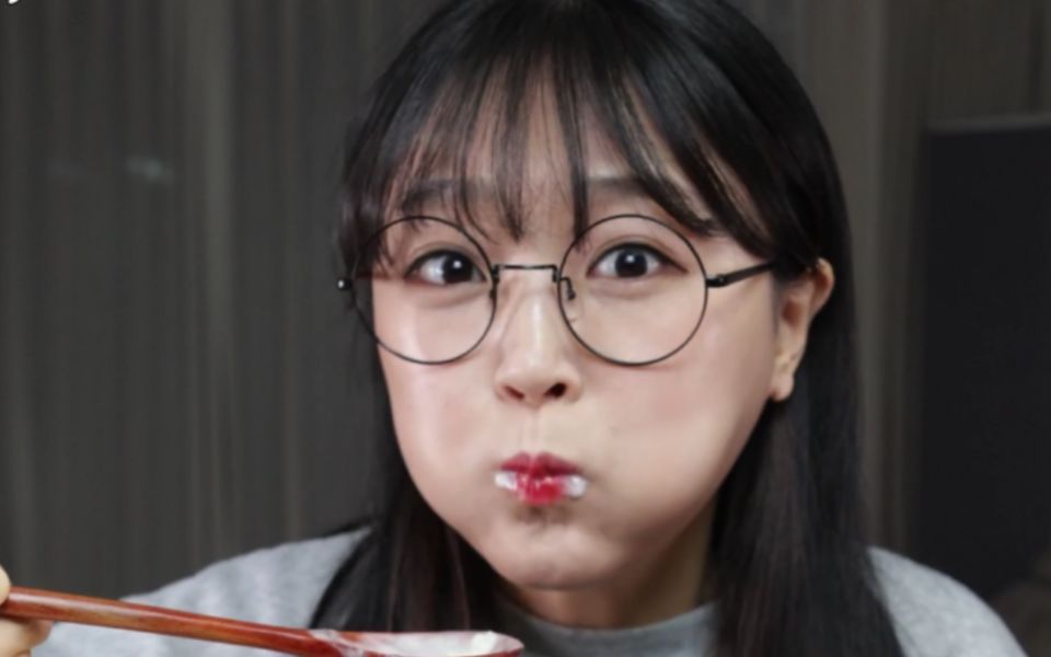 【东北话配音 搞笑字幕】她是秃瓢儿刷嫩漆秃噜白色答辩烩砒霜 老黄瓜