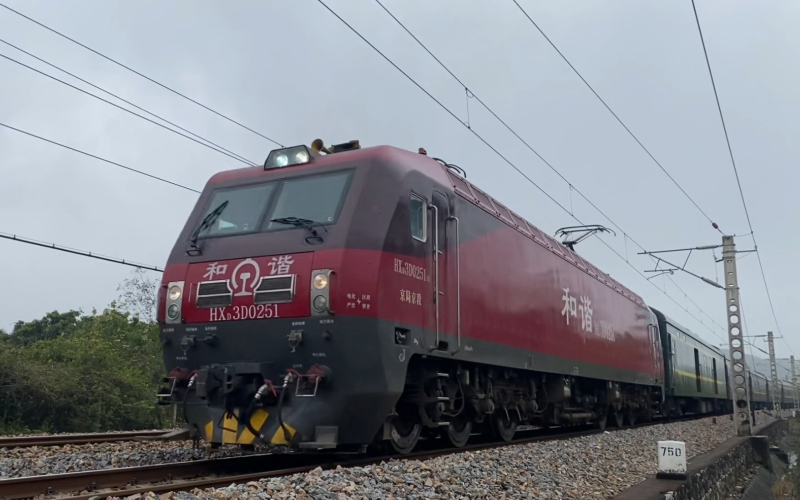 [春运的进京车]hxd3d-0251牵引k22鸣笛通过湘桂线750km