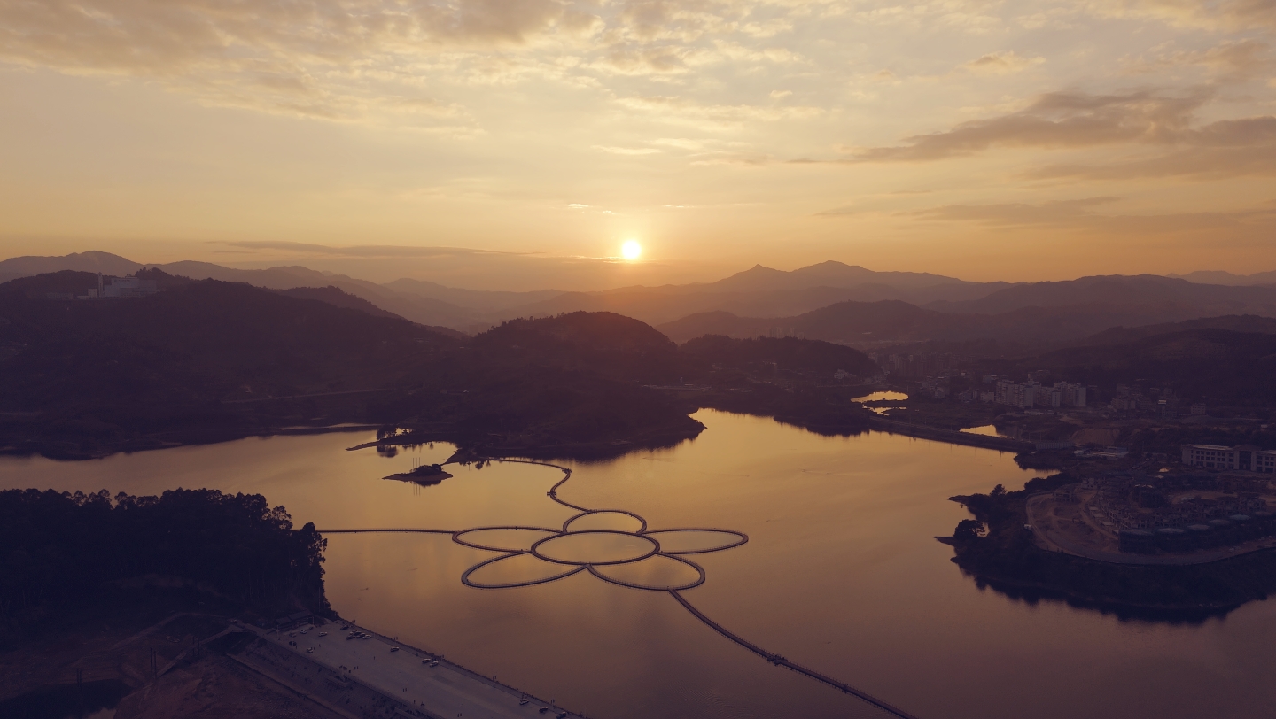 翠屏湖秋色:如诗如画的风景