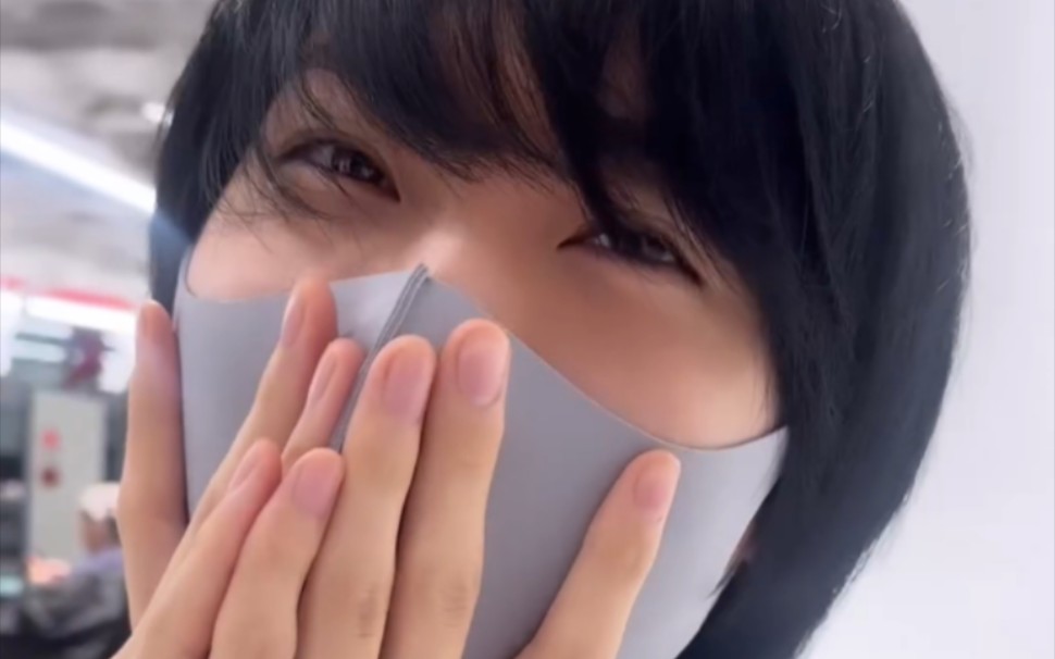 【樱田通】去剪发戴着口罩还用手捂着说话也太可爱了