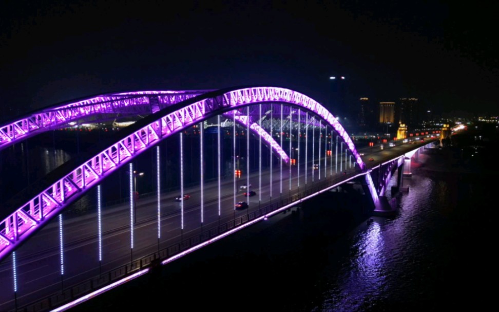 芝加昌的生米大桥夜景炫酷哈!就是名字感觉怪怪的乁( ˙ω˙ )厂