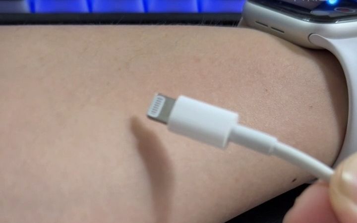被苹果充电头电到,苹果这一天天的,真是不省心!